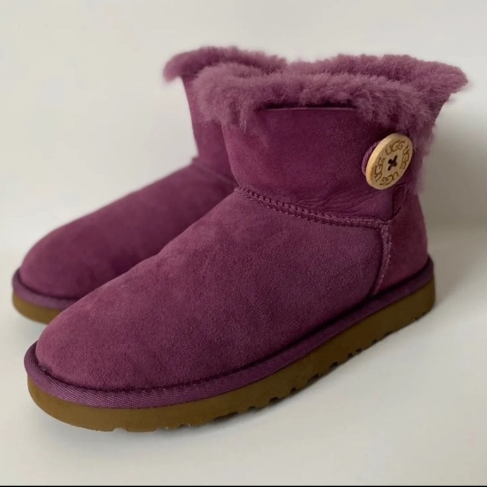 Mini bailey button UGG boots